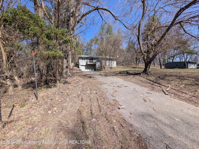 1284 W Dansville Road, Mason, MI 48854