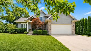 16525 W Horseshoe Trail, Fenton Charter Township, MI 48451