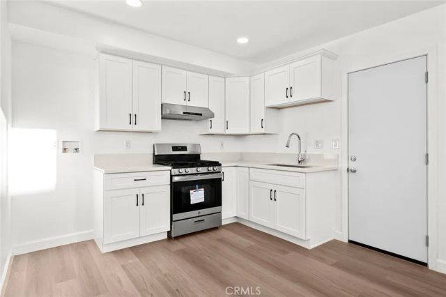 928 S Laurel Street, Santa Ana, CA 92704