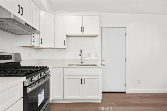 928 S Laurel Street, Santa Ana, CA 92704