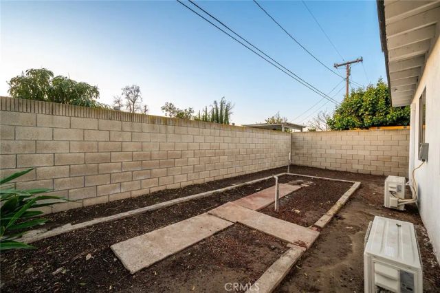 928 S Laurel Street, Santa Ana, CA 92704