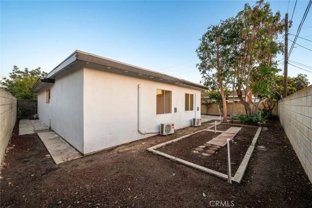 928 S Laurel Street, Santa Ana, CA 92704