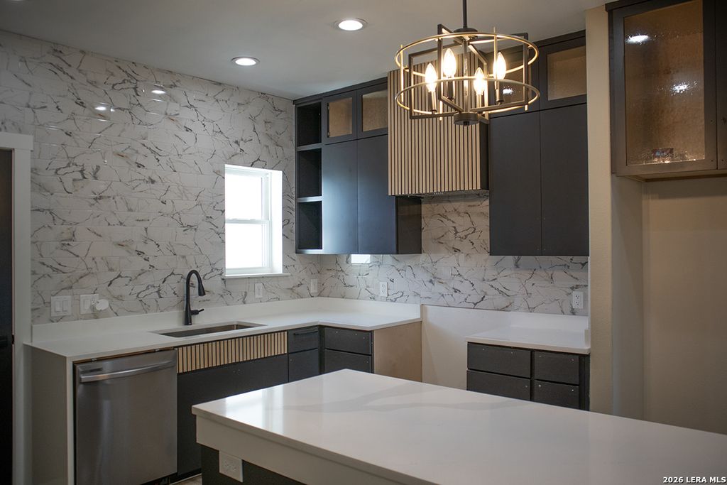 130 E Lachapelle, San Antonio, TX 78204