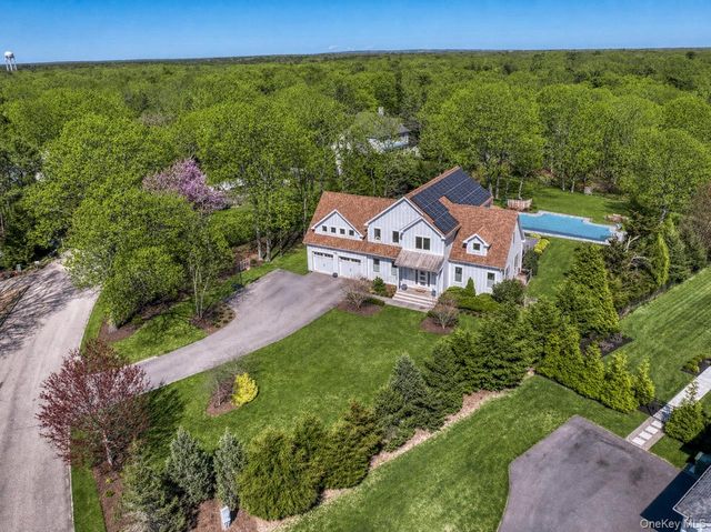 17 Willowood Court, Westhampton, NY 11977