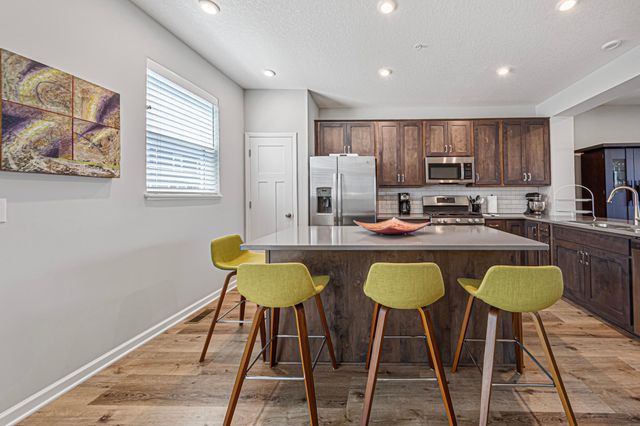 860 Roselyn Drive, Victoria, MN 55386