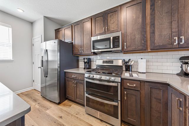 860 Roselyn Drive, Victoria, MN 55386