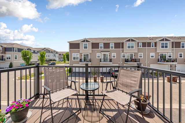 860 Roselyn Drive, Victoria, MN 55386