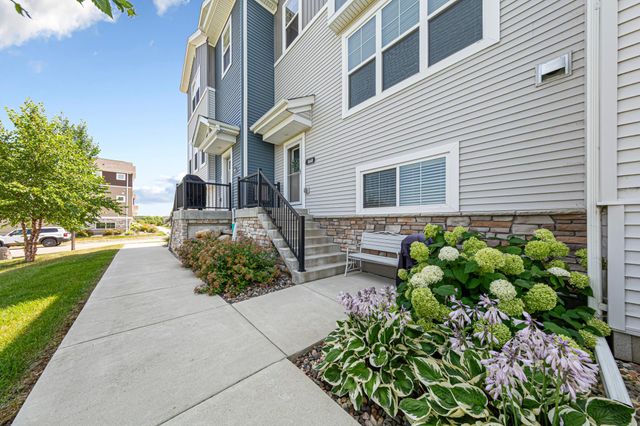 860 Roselyn Drive, Victoria, MN 55386