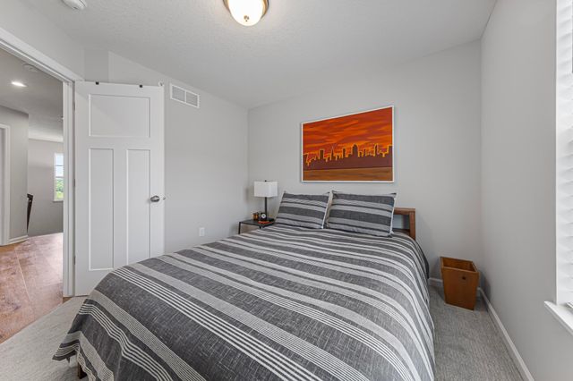 860 Roselyn Drive, Victoria, MN 55386