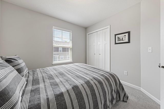 860 Roselyn Drive, Victoria, MN 55386