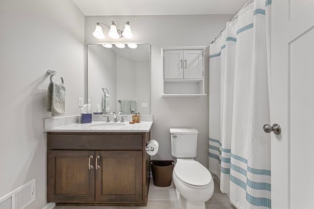 860 Roselyn Drive, Victoria, MN 55386