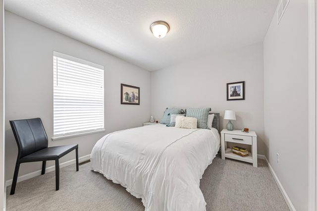 860 Roselyn Drive, Victoria, MN 55386
