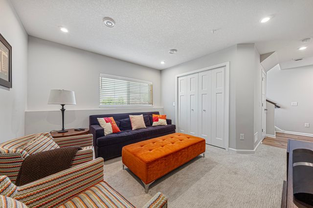 860 Roselyn Drive, Victoria, MN 55386