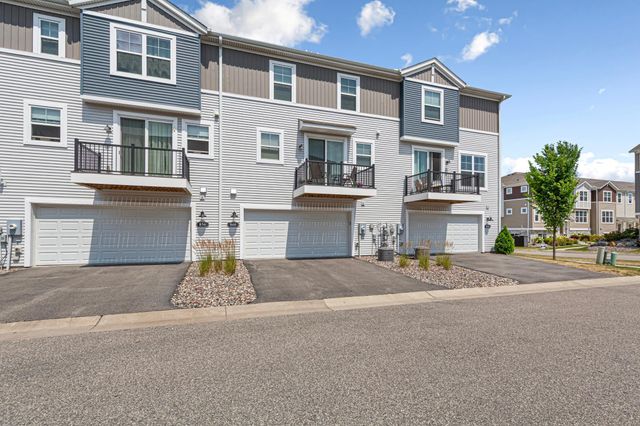 860 Roselyn Drive, Victoria, MN 55386