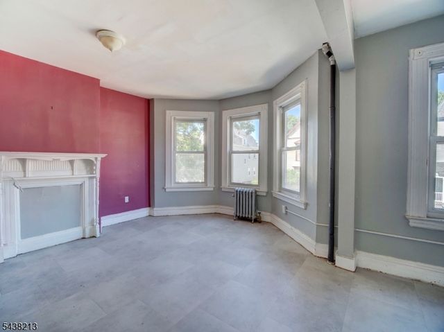 144 Steuben St, East Orange City, NJ 07018