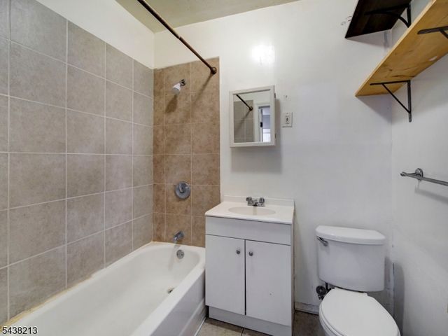144 Steuben St, East Orange City, NJ 07018