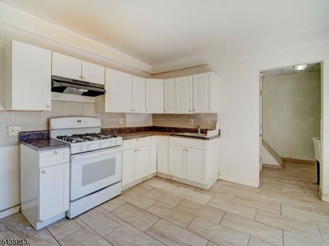 144 Steuben St, East Orange City, NJ 07018