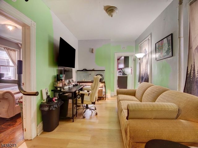 144 Steuben St, East Orange City, NJ 07018