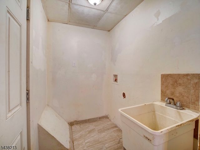 144 Steuben St, East Orange City, NJ 07018