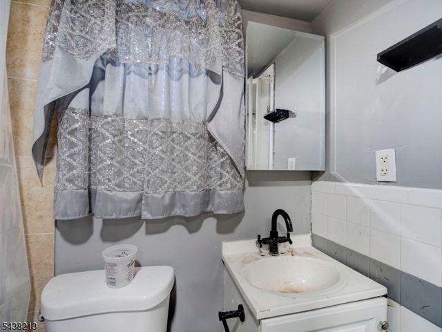144 Steuben St, East Orange City, NJ 07018