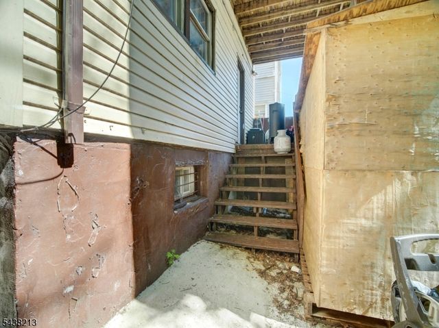 144 Steuben St, East Orange City, NJ 07018