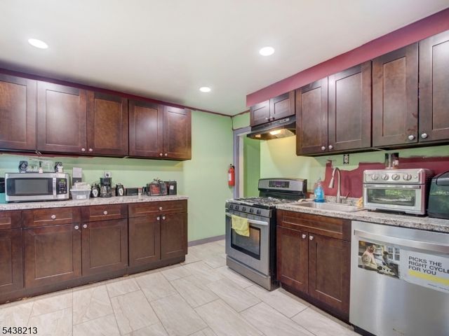 144 Steuben St, East Orange City, NJ 07018