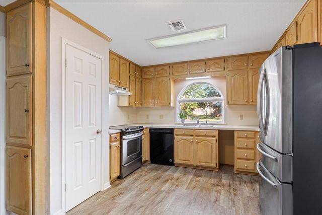 327 E Chapman Road, Hewitt, TX 76643