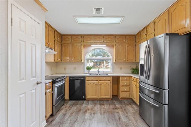 327 E Chapman Road, Hewitt, TX 76643