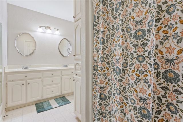 327 E Chapman Road, Hewitt, TX 76643