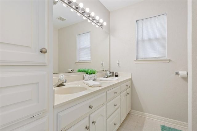 327 E Chapman Road, Hewitt, TX 76643