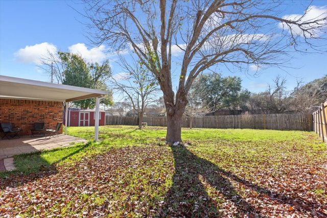 327 E Chapman Road, Hewitt, TX 76643