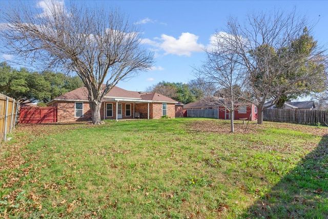 327 E Chapman Road, Hewitt, TX 76643
