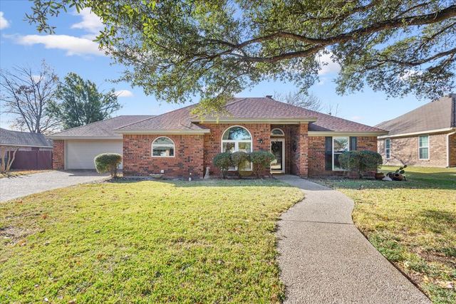 327 E Chapman Road, Hewitt, TX 76643