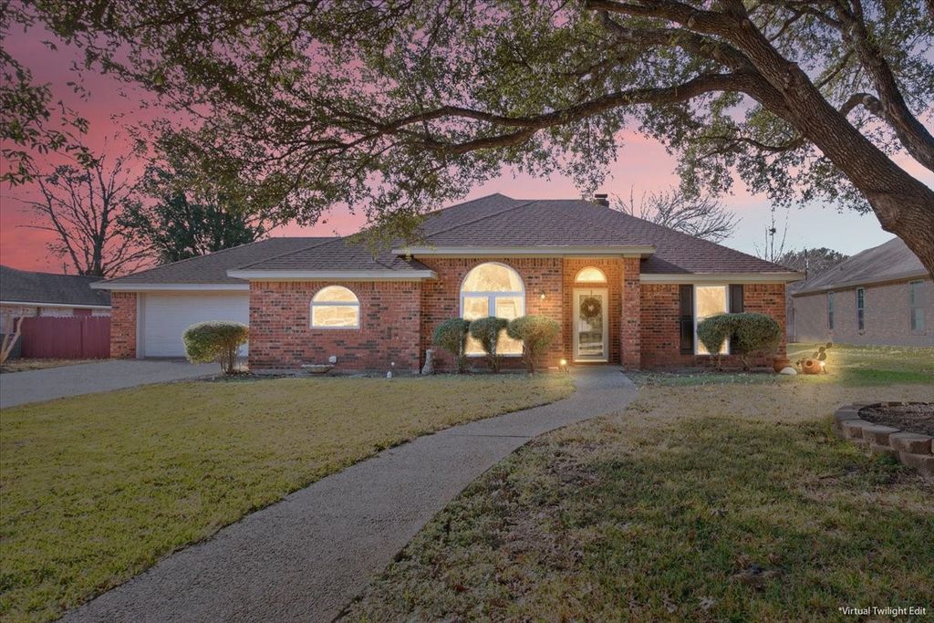 327 E Chapman Road, Hewitt, TX 76643