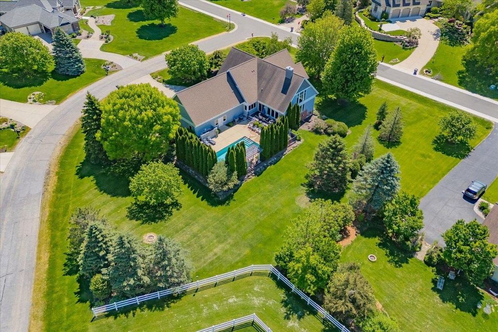5596 Surrey Lane, Waunakee, WI 53597