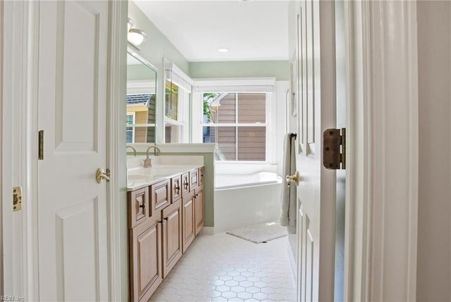 107 Crosspointe CT, Yorktown, VA 23693