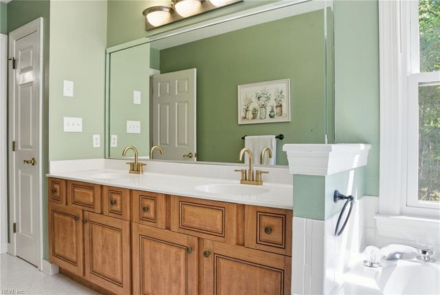 107 Crosspointe CT, Yorktown, VA 23693