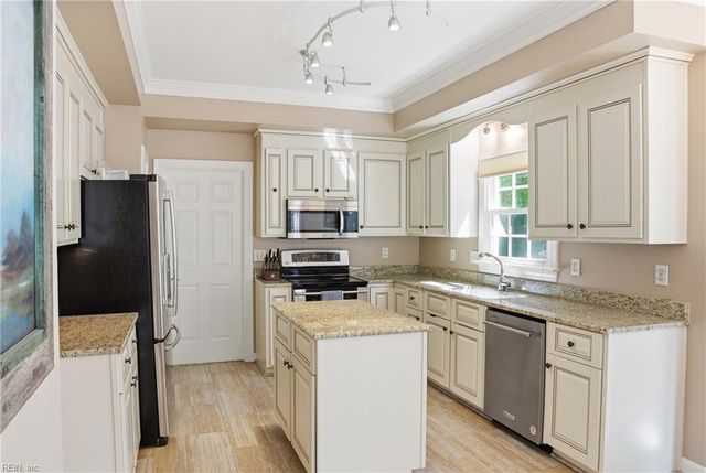 107 Crosspointe CT, Yorktown, VA 23693