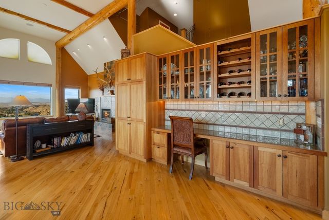 1061 Lookabout Lane, Manhattan, MT 59741