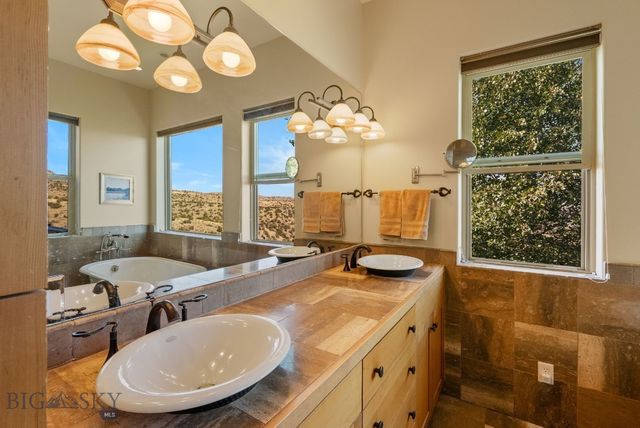 1061 Lookabout Lane, Manhattan, MT 59741