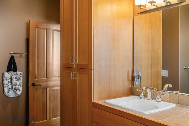 1061 Lookabout Lane, Manhattan, MT 59741