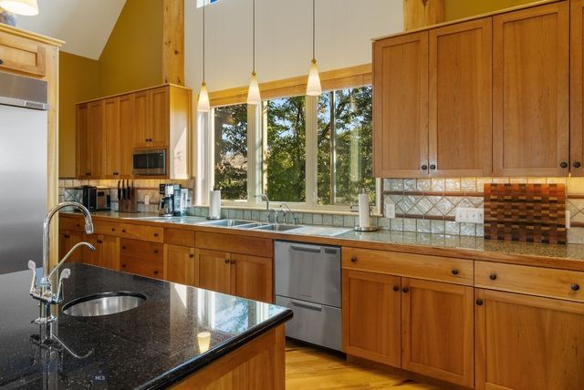 1061 Lookabout Lane, Manhattan, MT 59741