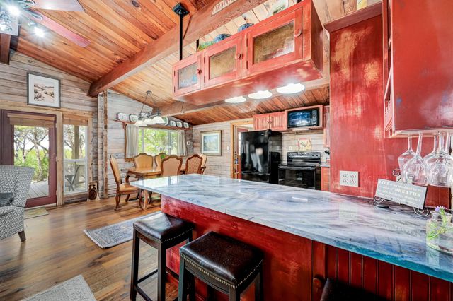 900 Box Canyon RD, Wimberley, TX 78676