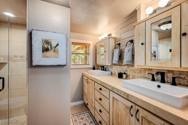 900 Box Canyon RD, Wimberley, TX 78676