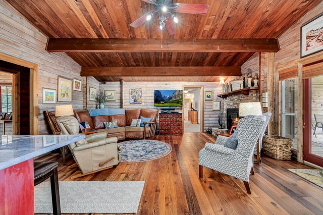 900 Box Canyon RD, Wimberley, TX 78676