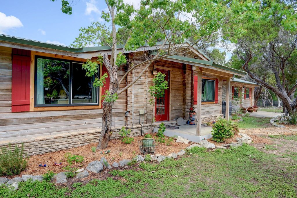 900 Box Canyon RD, Wimberley, TX 78676