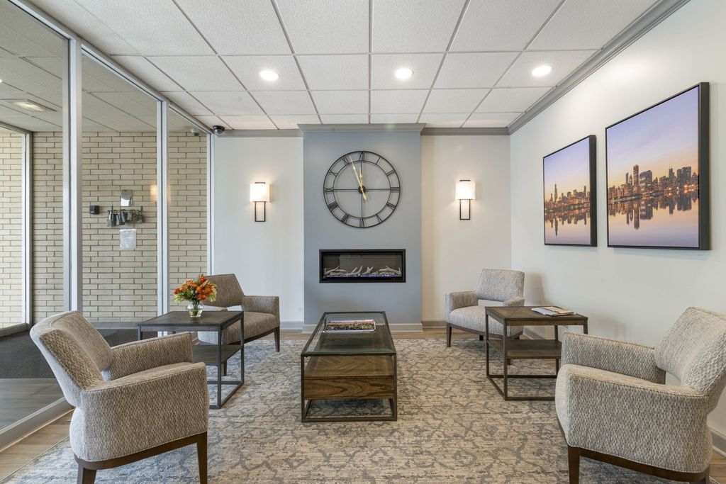141 N LA GRANGE Road 1003, La Grange, IL 60525 — photo 2