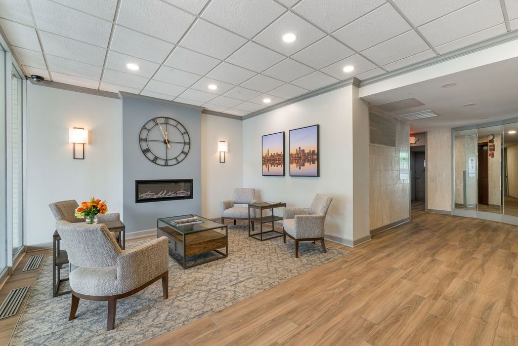 141 N LA GRANGE Road 1003, La Grange, IL 60525 — photo 3