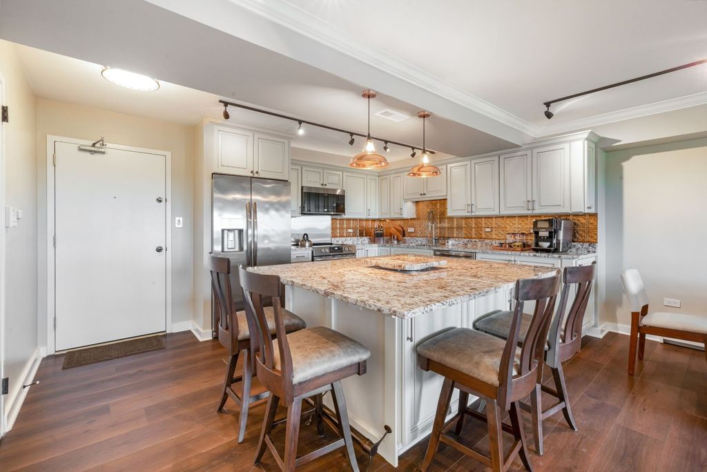 141 N LA GRANGE Road 1003, La Grange, IL 60525 — photo 5