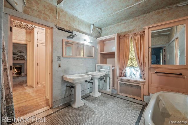 3065 Iroquois Street, Detroit, MI 48214
